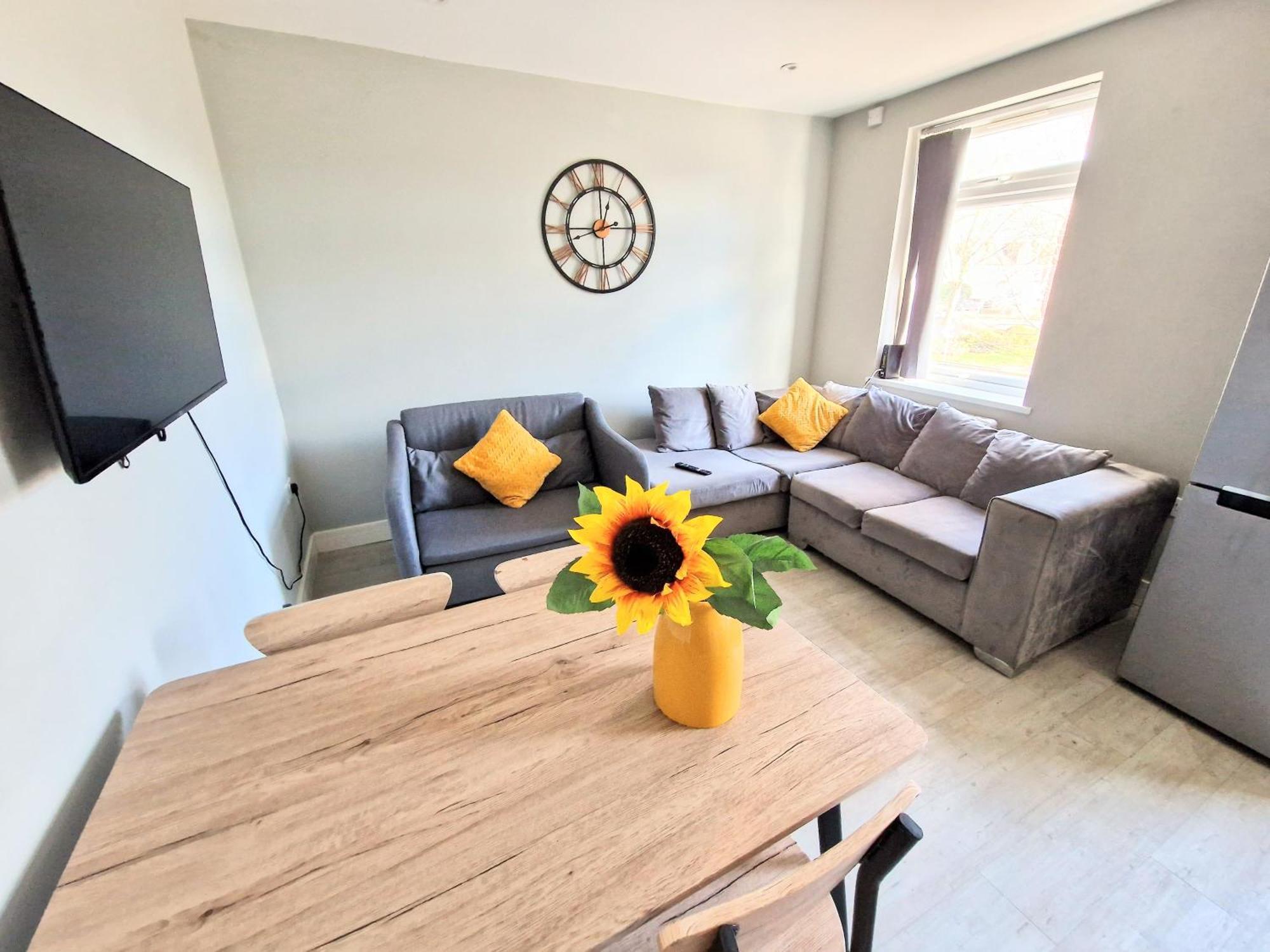 Central Reading Modern 3Br Flat - Walk To Station And High Street Eksteriør billede